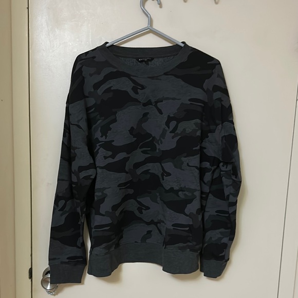 Sweater - Picture 1 of 3